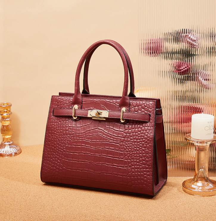 Carmine Handbag in Krokoprägung