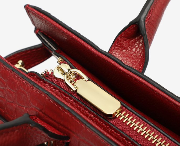 Carmine Handbag in Krokoprägung